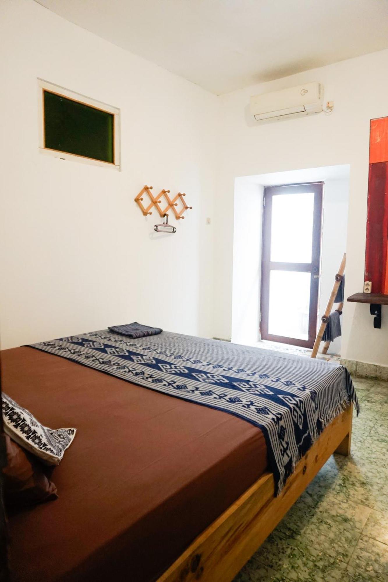 Good Karma Yogyakarta Hostel Exterior photo