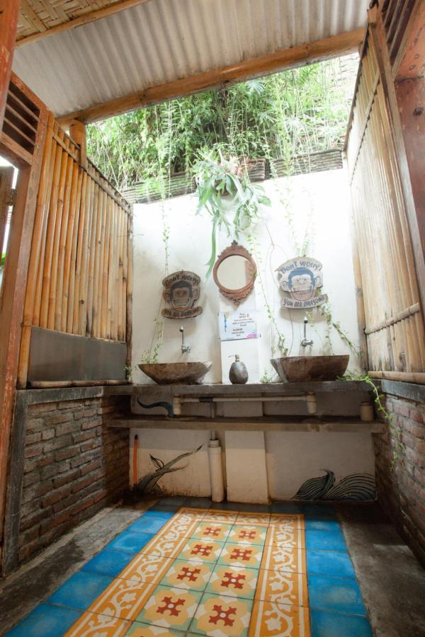 Good Karma Yogyakarta Hostel Exterior photo